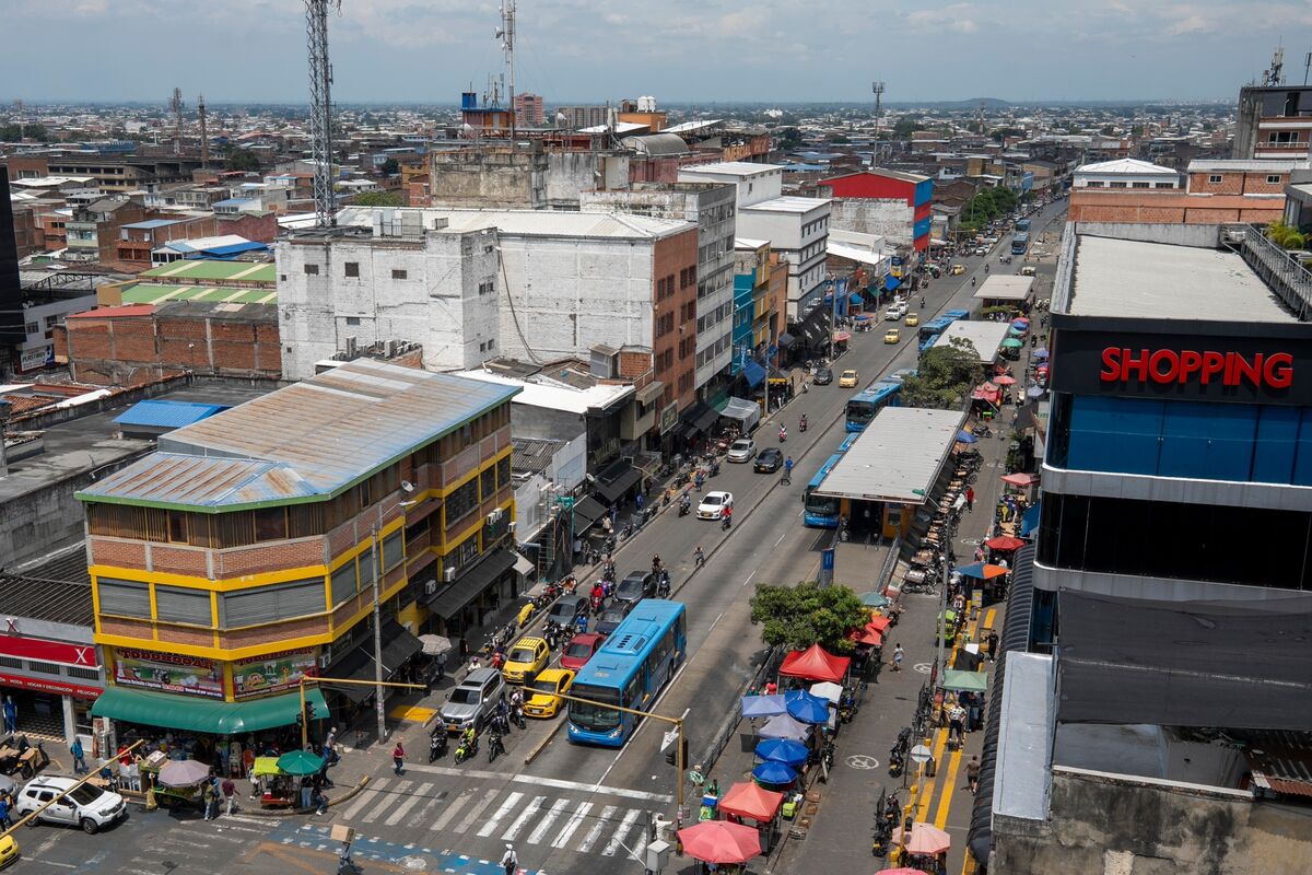 Finance Chief Says Colombia Must Slash Spending or Face ‘Abyss’