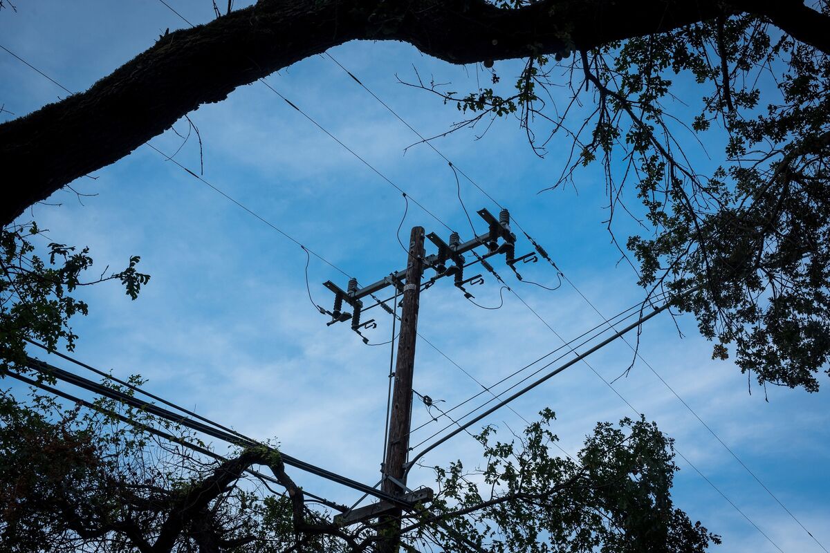 PG&E Begins Preemptive Power Cuts as California Fire Risk Rises