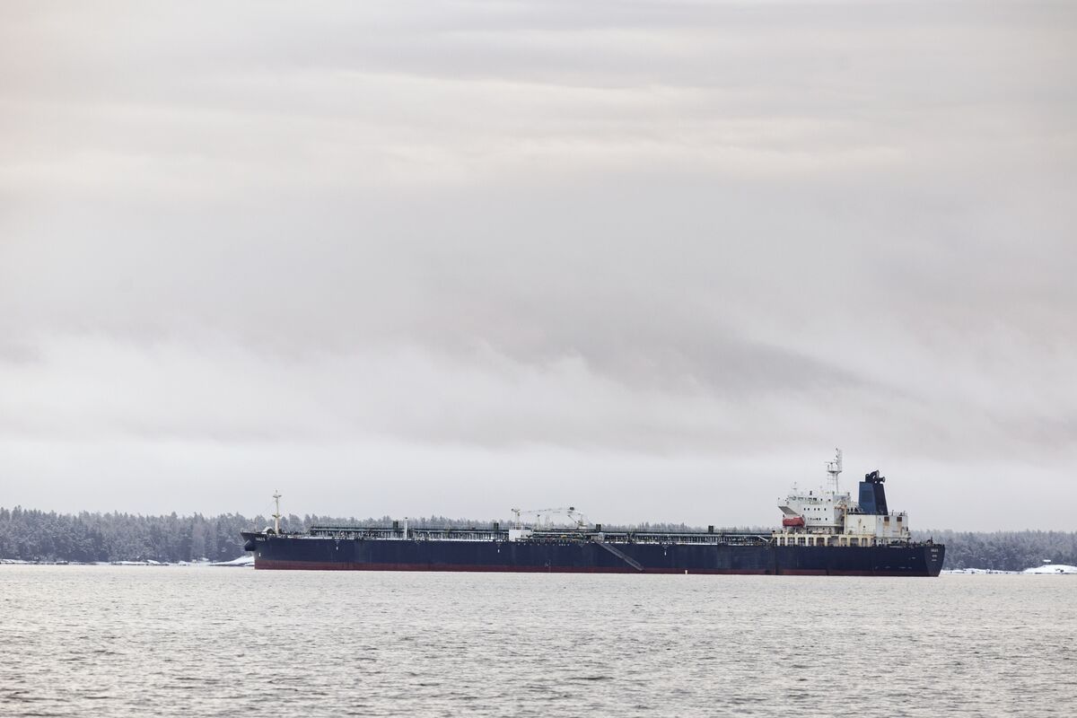 Russia’s Crude Oil Shipments Tumble to the Lowest Since May