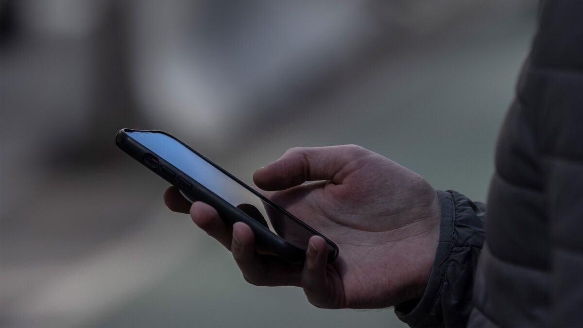 Russia Accuses US Intelligence of Hacking Thousands of iPhones - Bloomberg