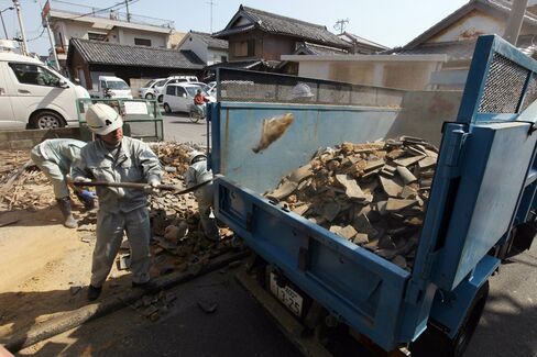 Japan Sends Mistaken Missile Alert to Airports After Quake