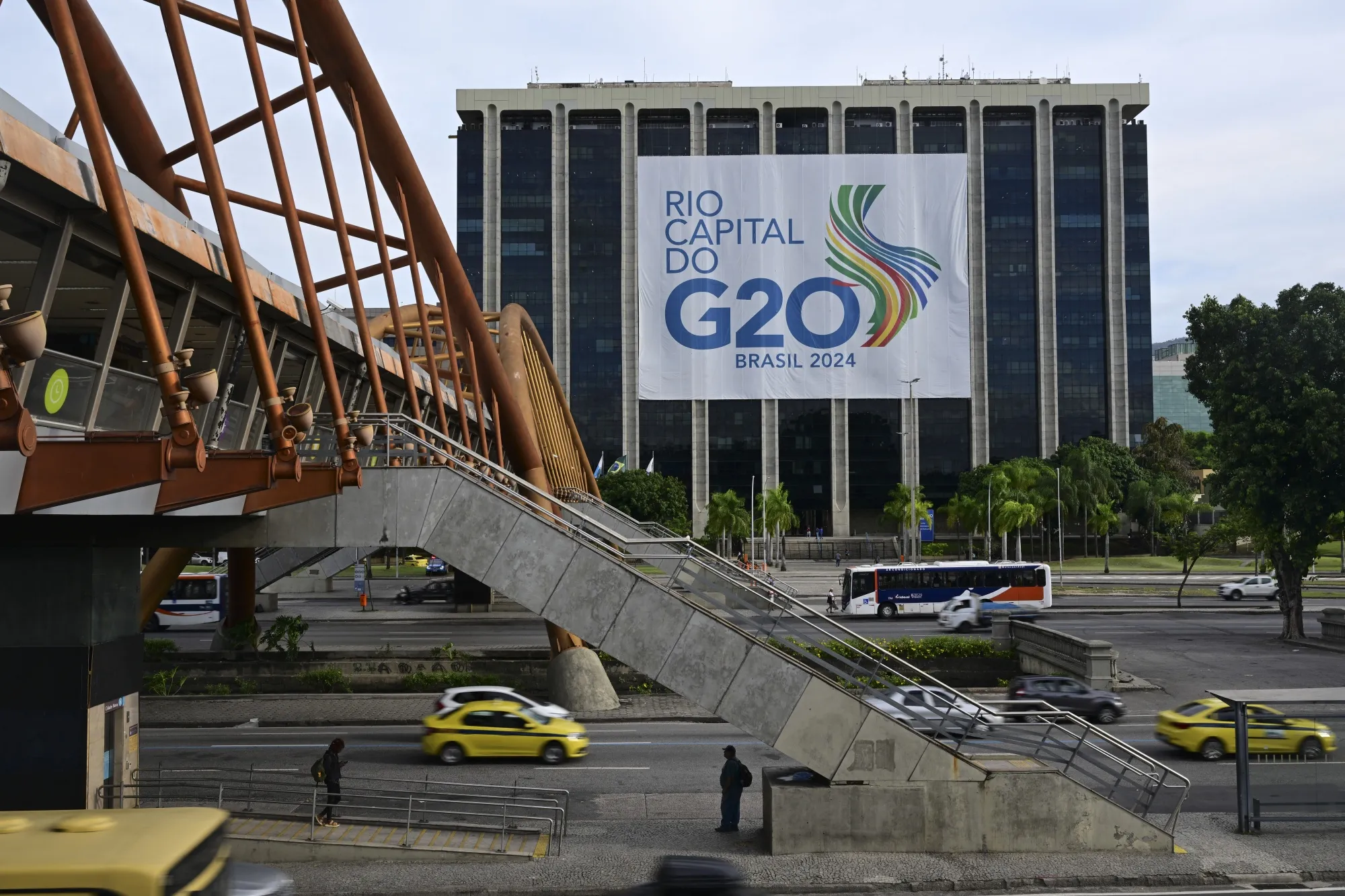 A G20 Brazil banner at the Rio de Janeiro city hall building in Rio de Janeiro.&nbsp;