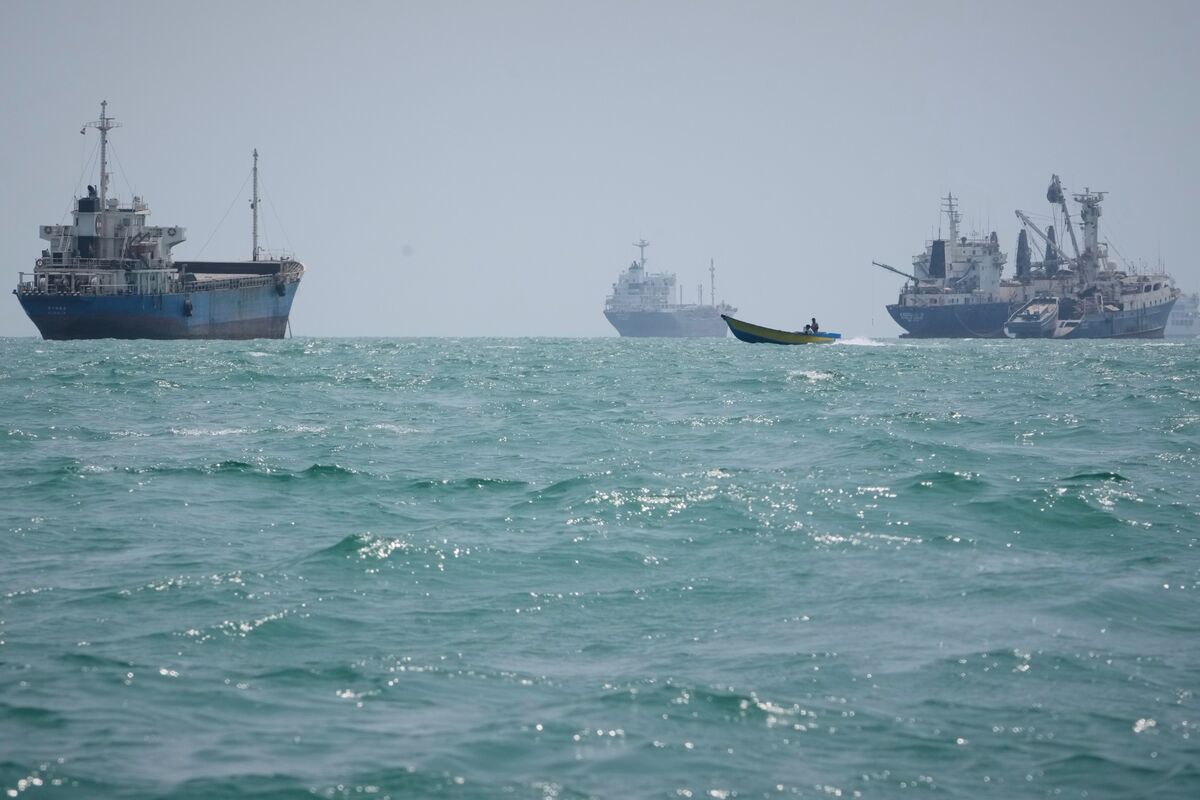 Iran Says Strait of Hormuz Deal With Oman Just Days Away