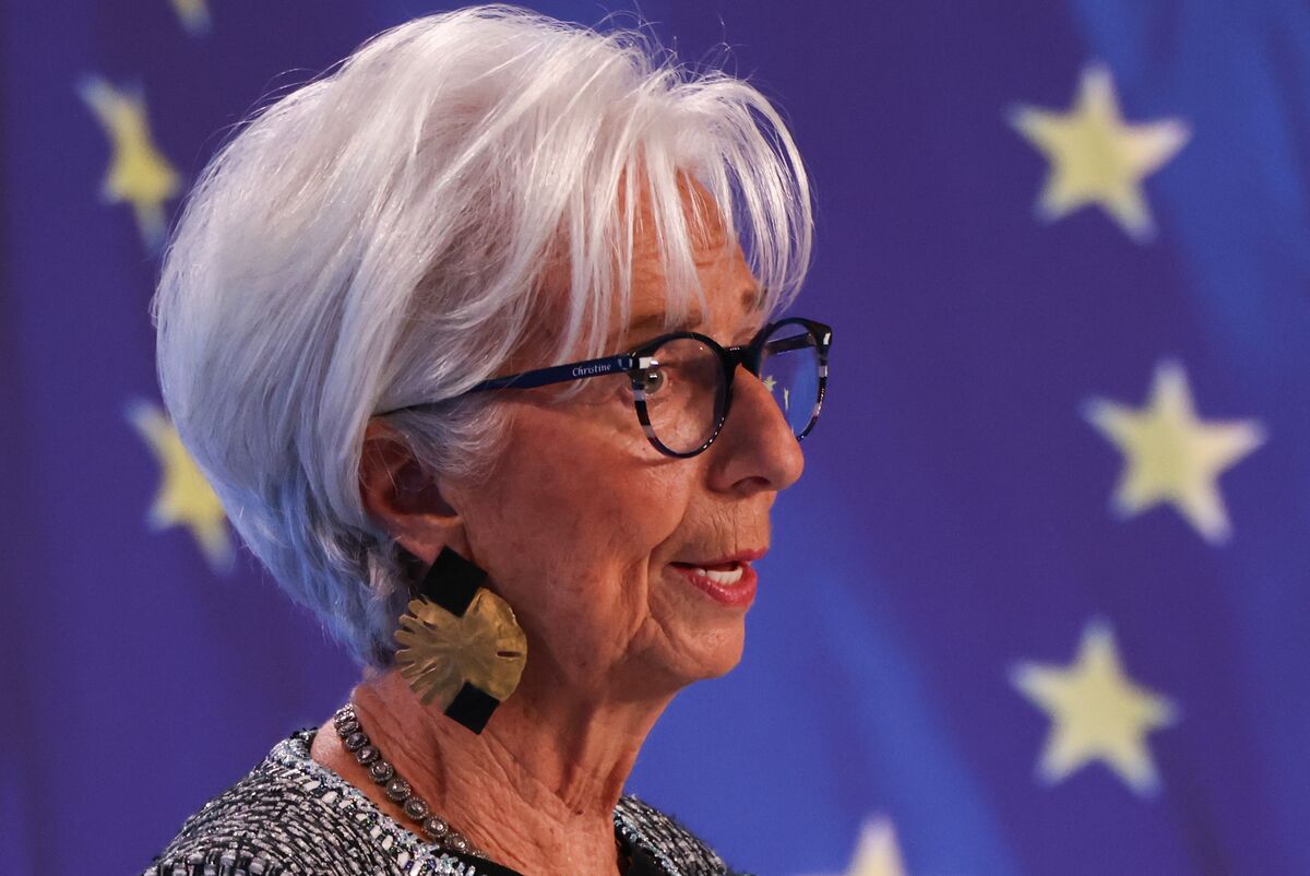 ECB Nears Inflation Target, Lagarde Warns on Services