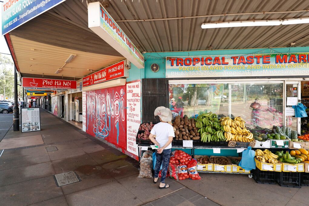 Australian Consumer Sentiment Drops Most In 47-Year History - Bloomberg