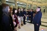 Kim Jong Un talks to South Korean artistic group, including the mebmers of the popular girl band Red Velvet.