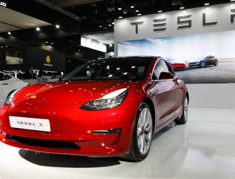 relates to Tesla Model 3 Wins Top-Tier Safety Award from Insurance Group