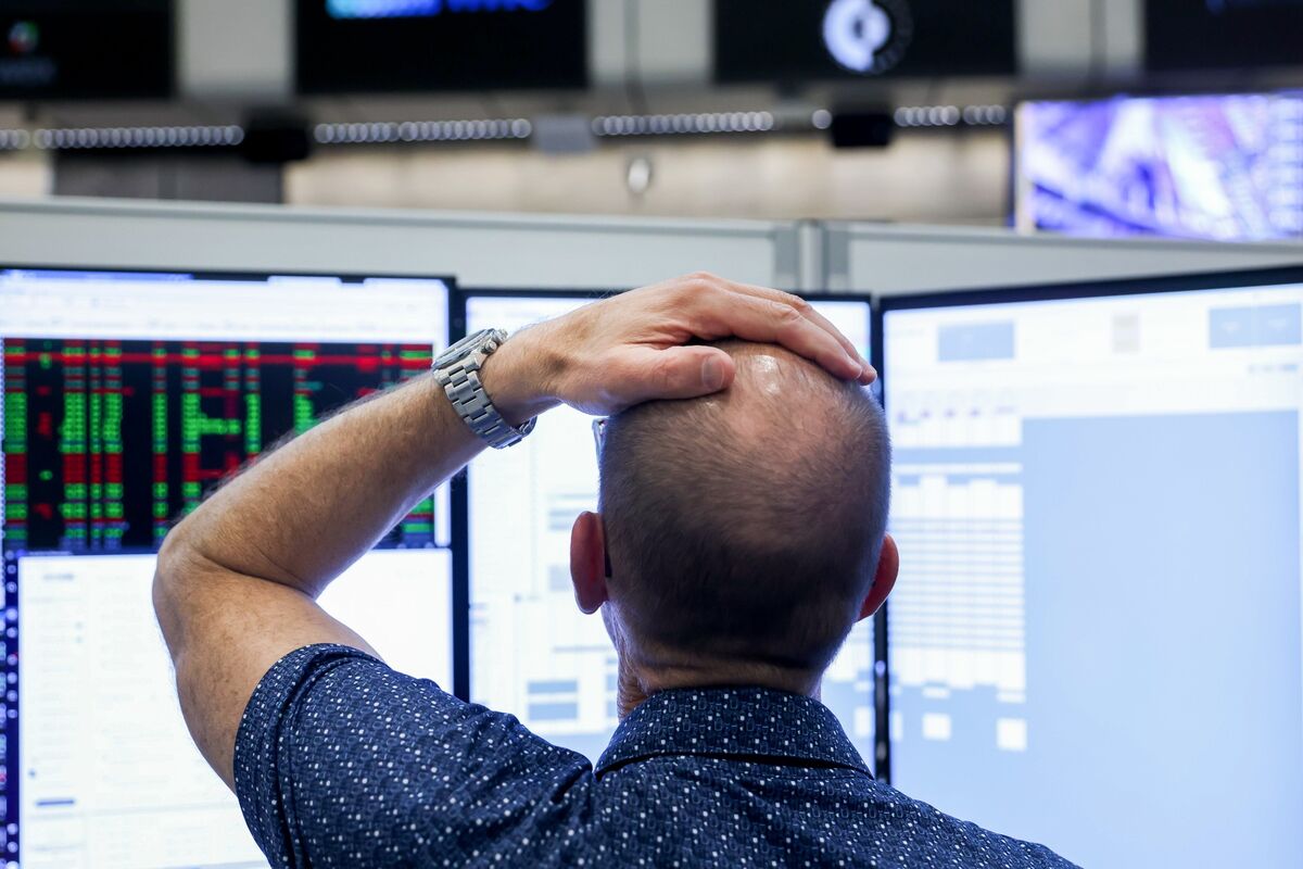 bloomberg.com - Christian Dass - Worries Grow That Hedge Fund Crowding May Amplify Risk in Crisis