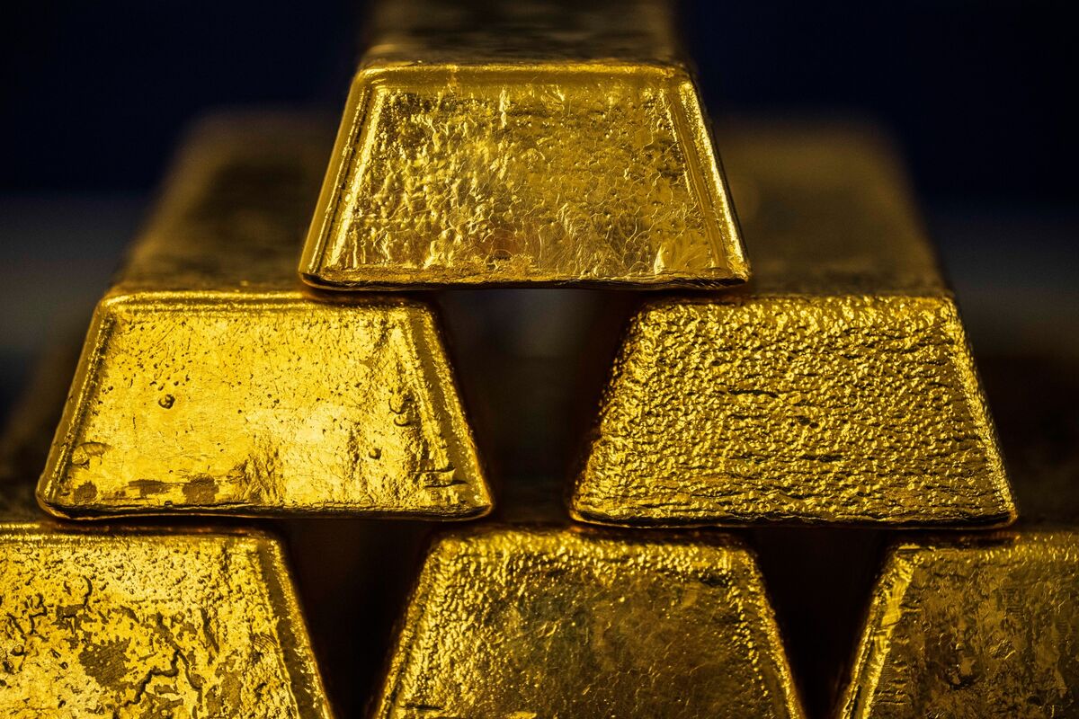 Gold Holds Gains After Fed Delivers Rate Cut and Leans Dovish