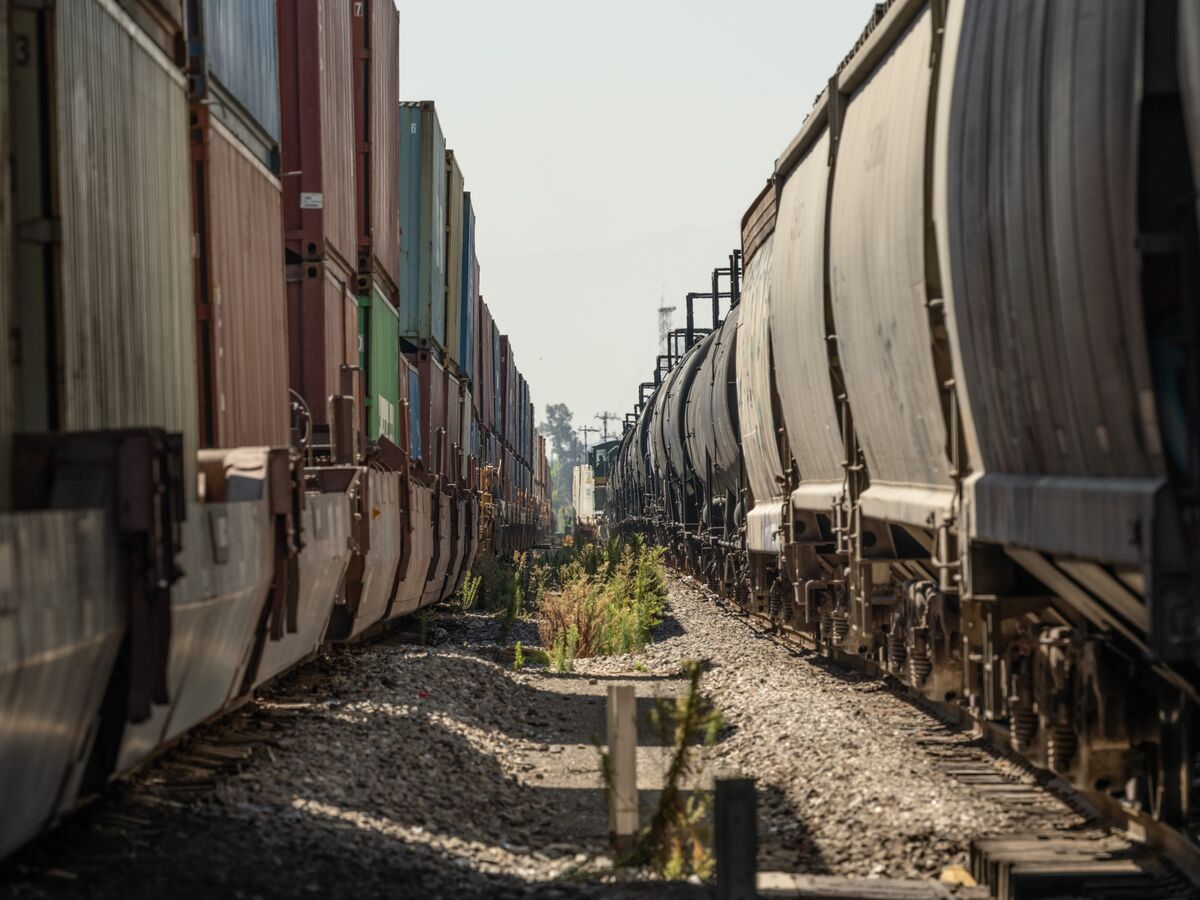 Mexico Proposes Alternatives Amid US Tariff Threats, Considers Retaliation