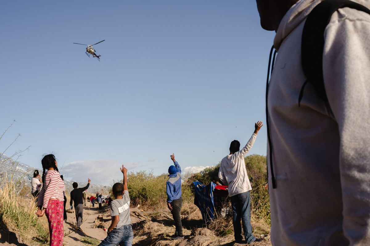 Migration at US Southern Border Slumps on Regional Efforts - Bloomberg