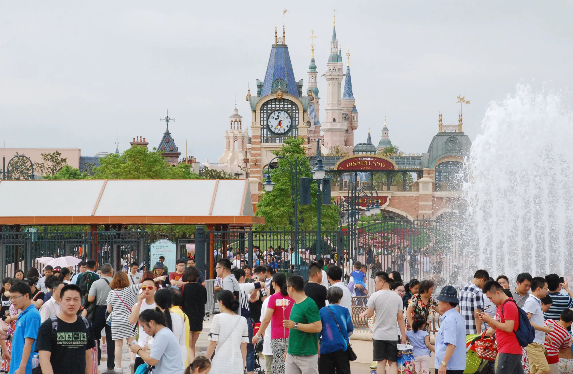 Visitors at the Shanghai Disneyland during the Chinese holidays on Oct. 4.
