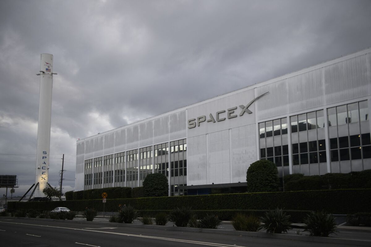 SpaceX Is Building a Spy Satellite Network for US, Reuters Says