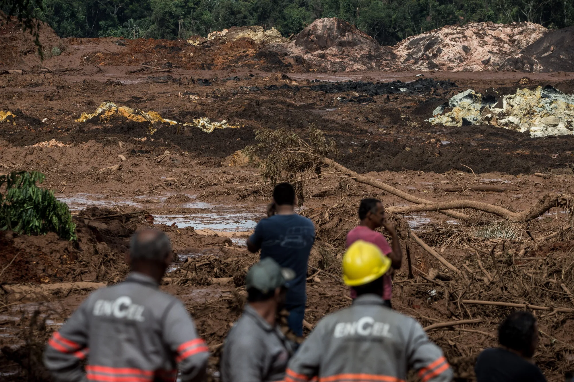 Residents survey damage after a Vale SA dam burst in Brumadinho, Minas Gerais state, Brazil, on&nbsp;Jan. 26, 2019.
