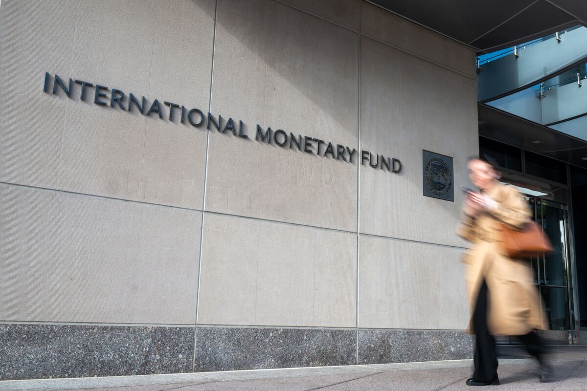 IMF Strikes Preliminary Argentina Deal As Market Return Dims