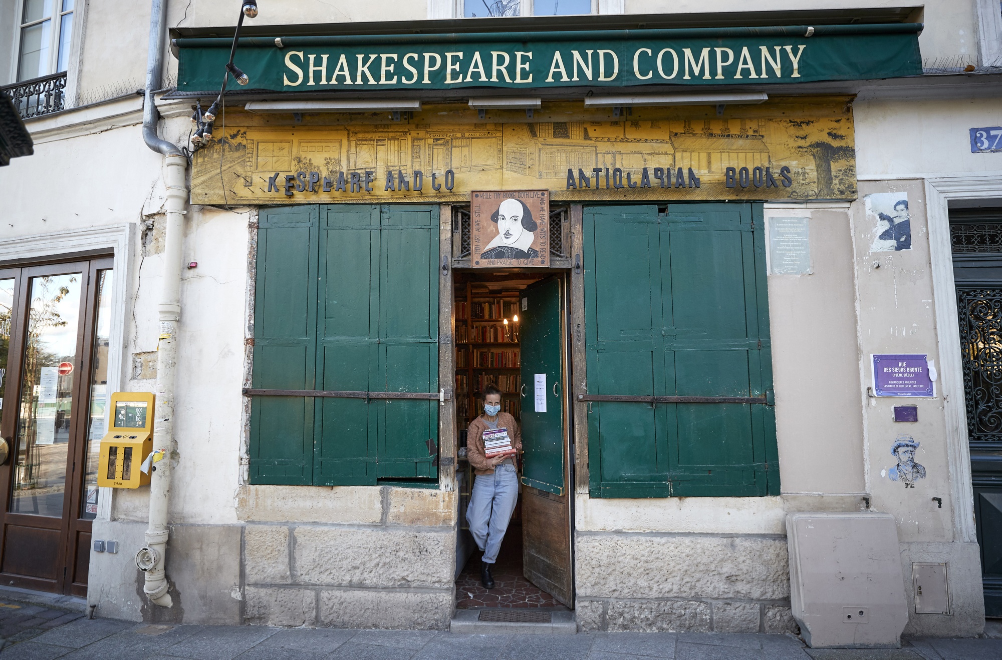 Shakespeare and Company English Bookstore & Café, Paris