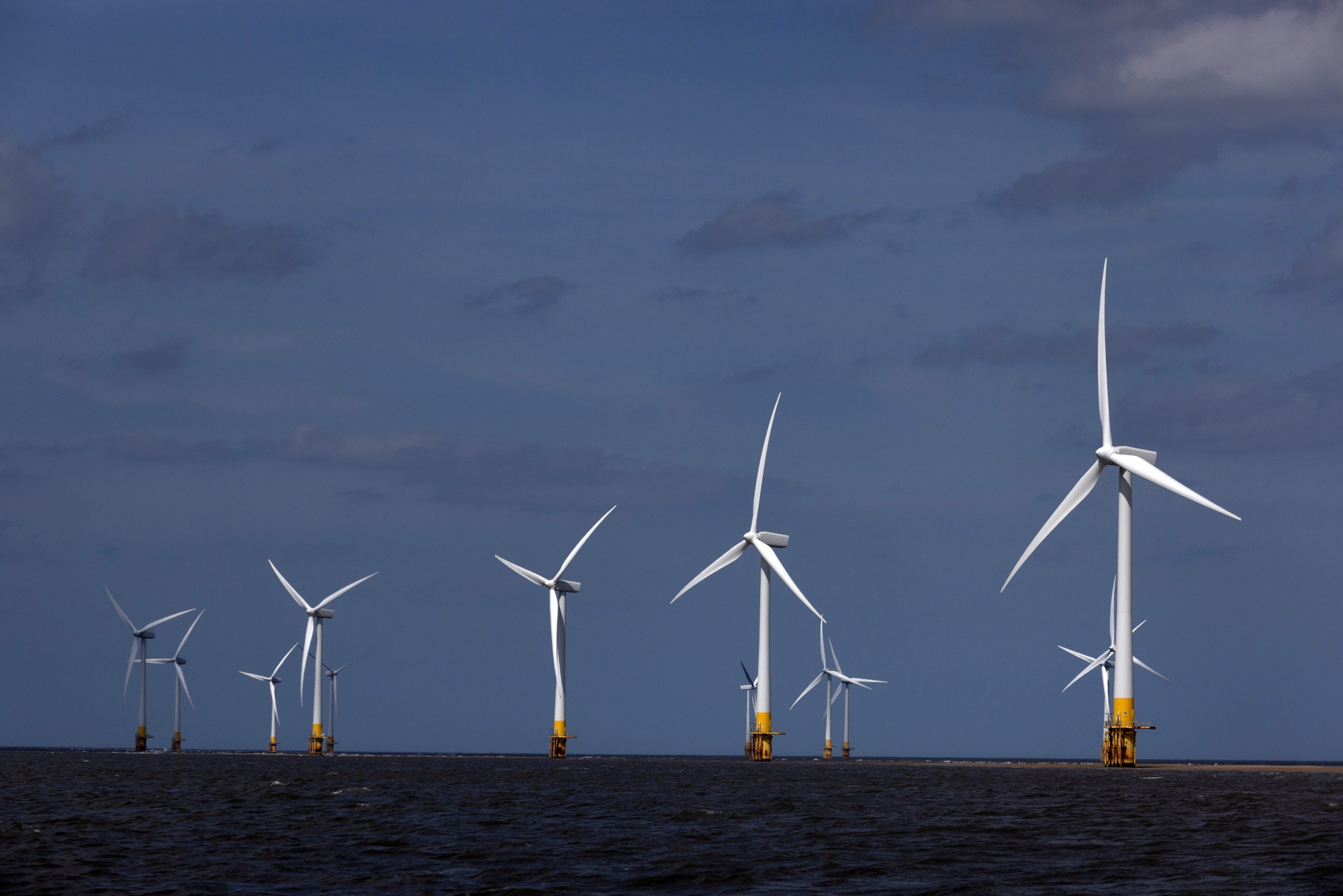Offshore wind turbines at the Scroby Sands Wind Farm&nbsp;near Great Yarmouth, UK.