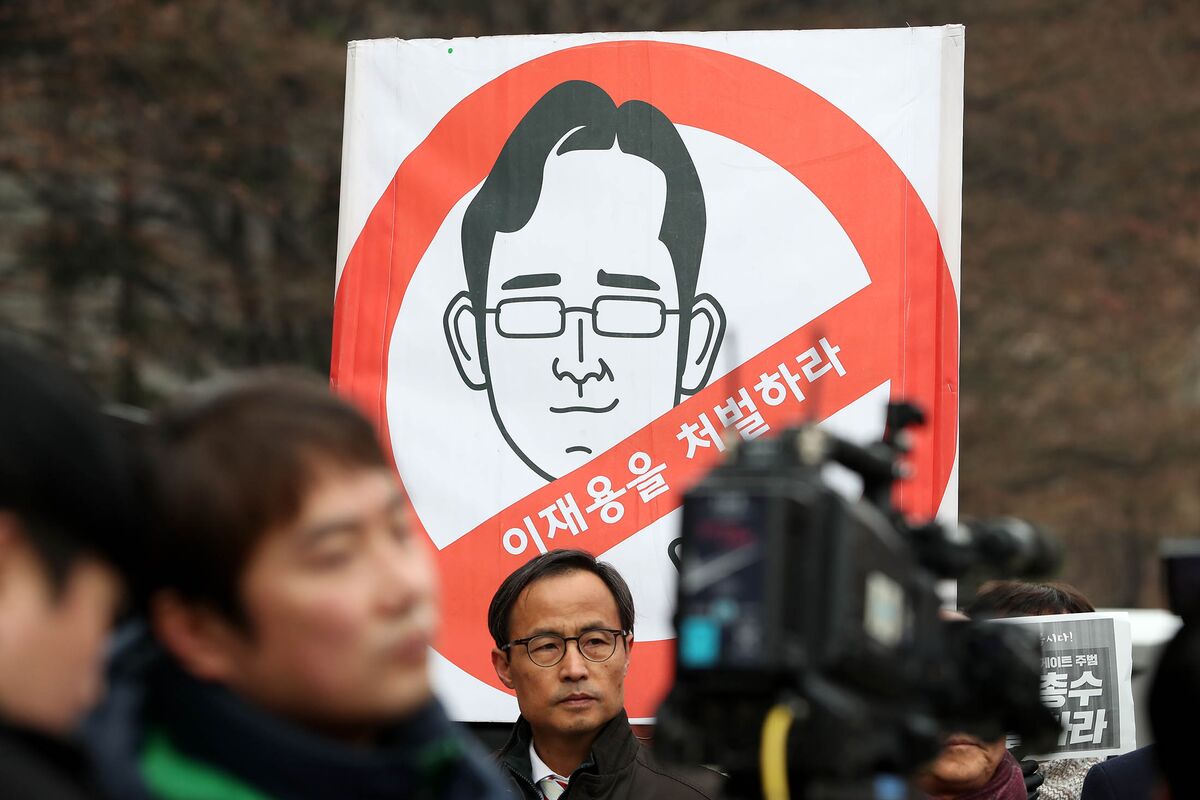 Samsung Heir Fights Charges Of Bribery, Embezzlement: Timeline - Bloomberg