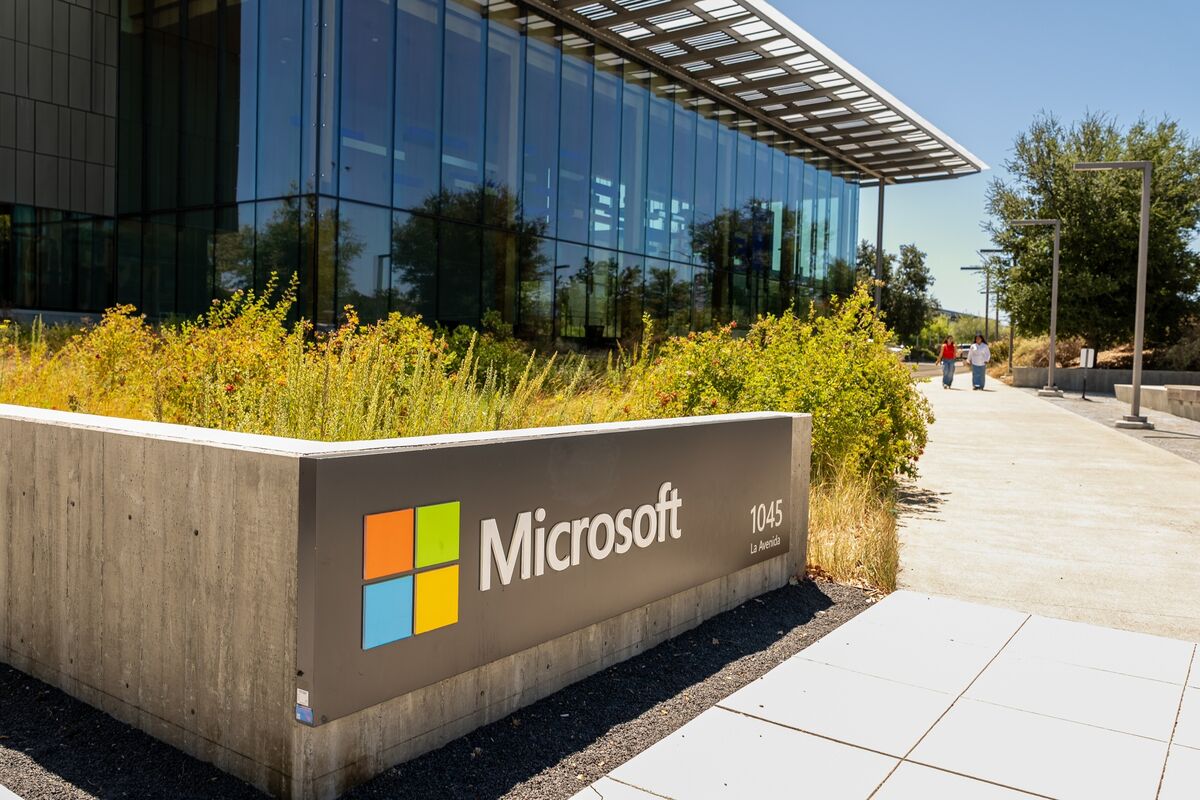 Microsoft'in Yapay Zeka Satışları Çoğunlukla OpenAI'den Geliyor, Açıklamalar Gösterisi