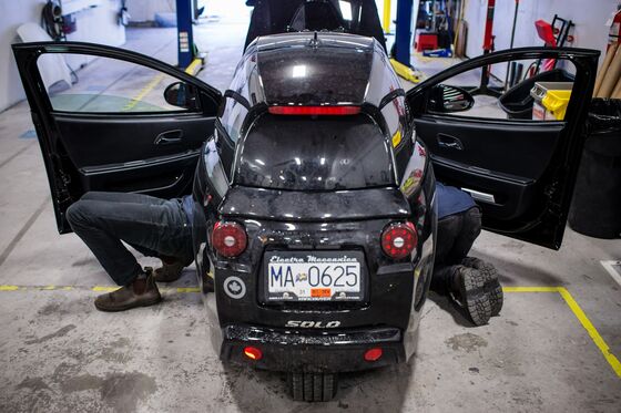 Tiny Electric Three-Wheeler Is Drawing More Fans on Wall Street