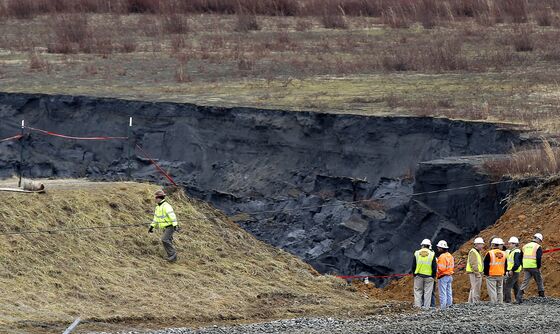 The Other Coal Fight: Red States Try to Drain Toxic Waste Ponds