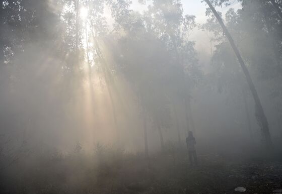 World's Worst Air Pollution Spikes as Indians Go Firecracker Crazy