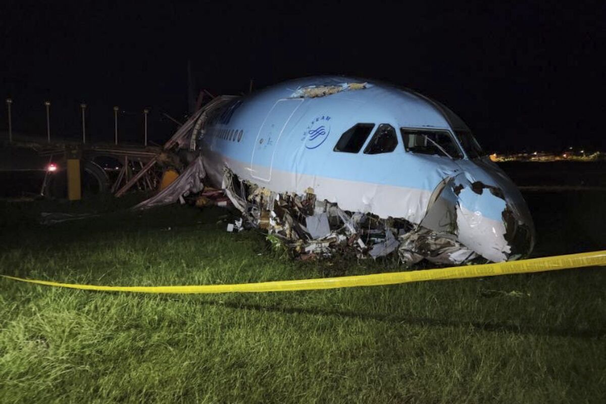 Korean Air Crash Philippines Cebu Airport Shut After Plane Overshoots