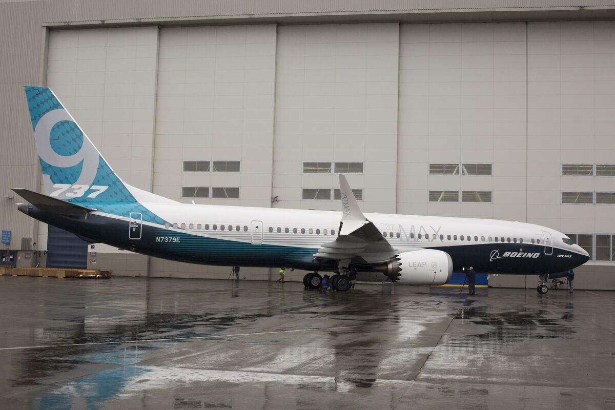 Boeing Needs December Delivery Surge to Hit Target for 737 Jets - Bloomberg