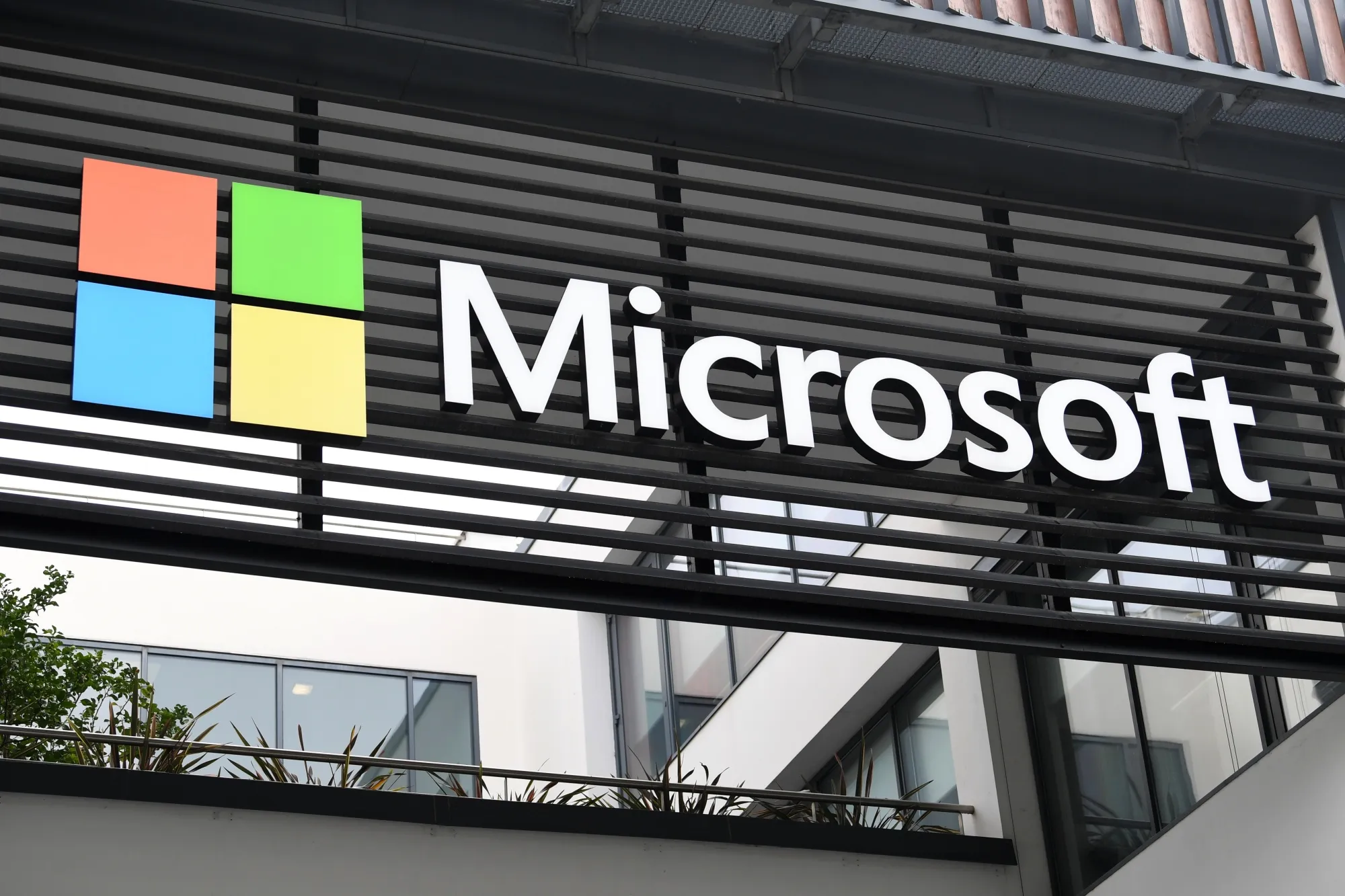 Unexpected Leak Of Windows 27 Reveals OS Still Shit But In Own Unique Way