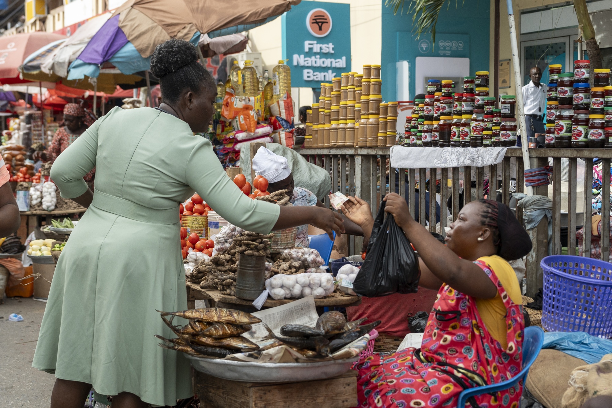 Ghana Bonds Extend Losses Ahead of Debt Exchange - Bloomberg