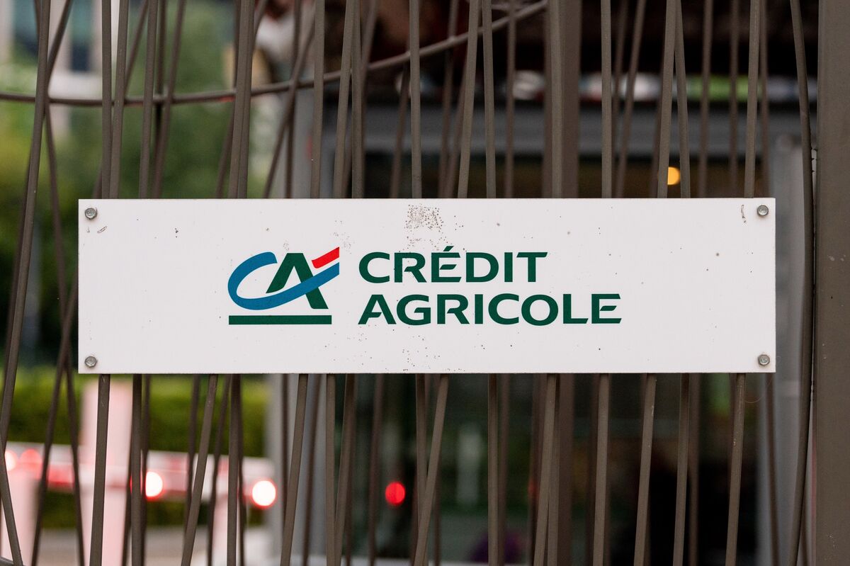 bloomberg.com - Claudia Cohen - Credit Agricole Chief Warns of France Risk in Break With Peers