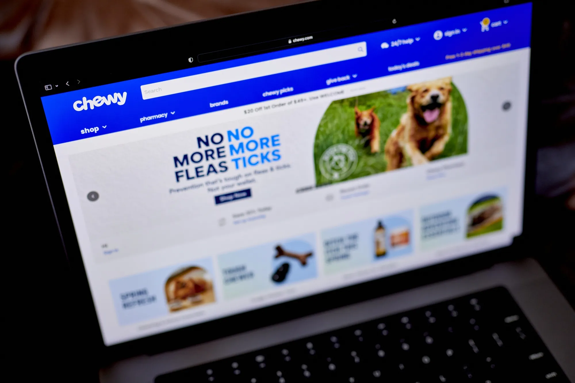 Chewy’s first-quarter forecast for net sales of $3.33 billion to $3.36 billion was short of the $3.37 billion consensus.