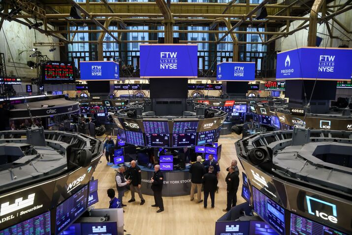 Nasdaq 100 Sinks Into Correction As Big Tech Keeps Falling