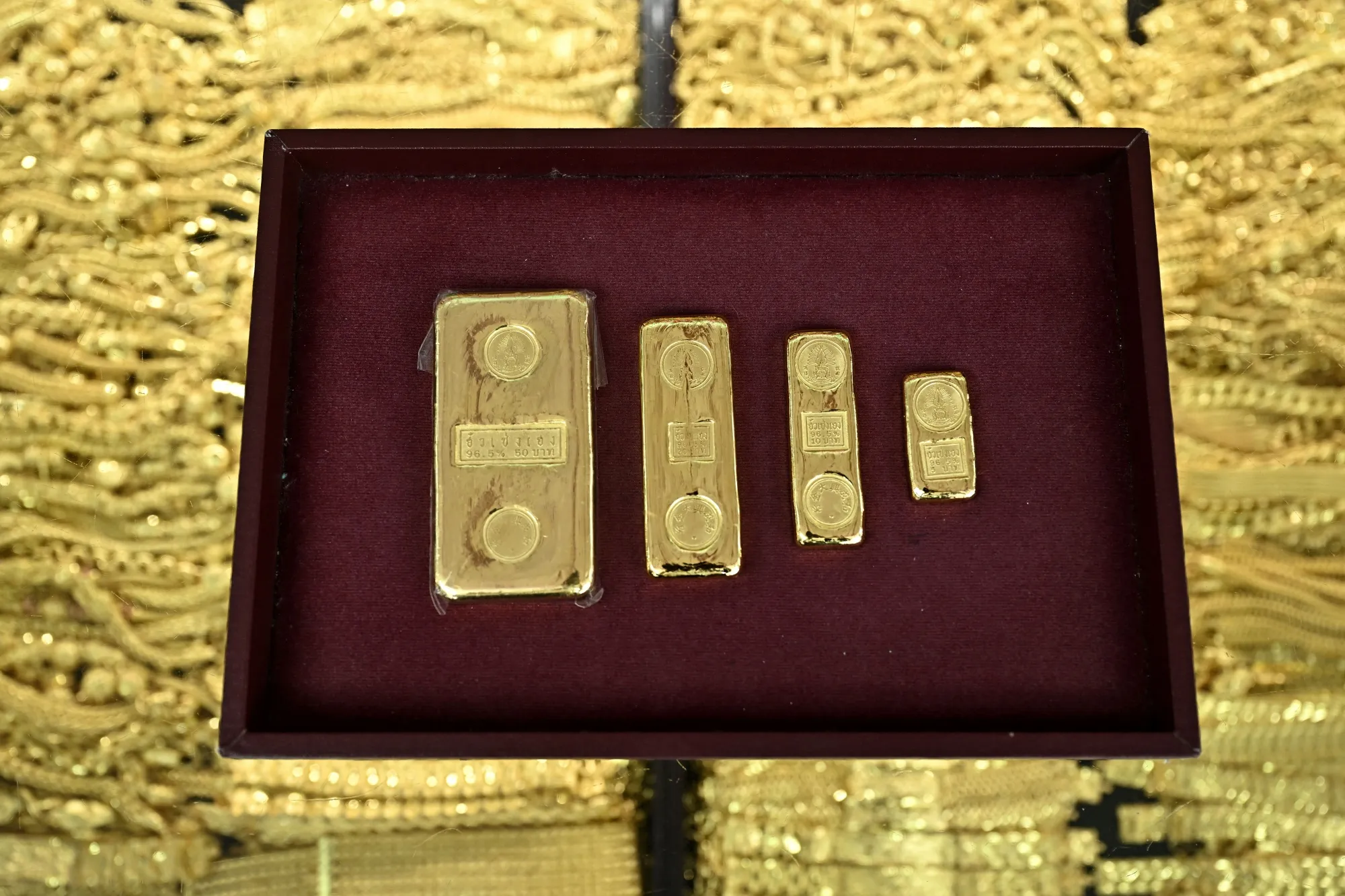 金に群がる個人投資家、急落でゴールドラッシュが加速－押し目狙う - Bloomberg