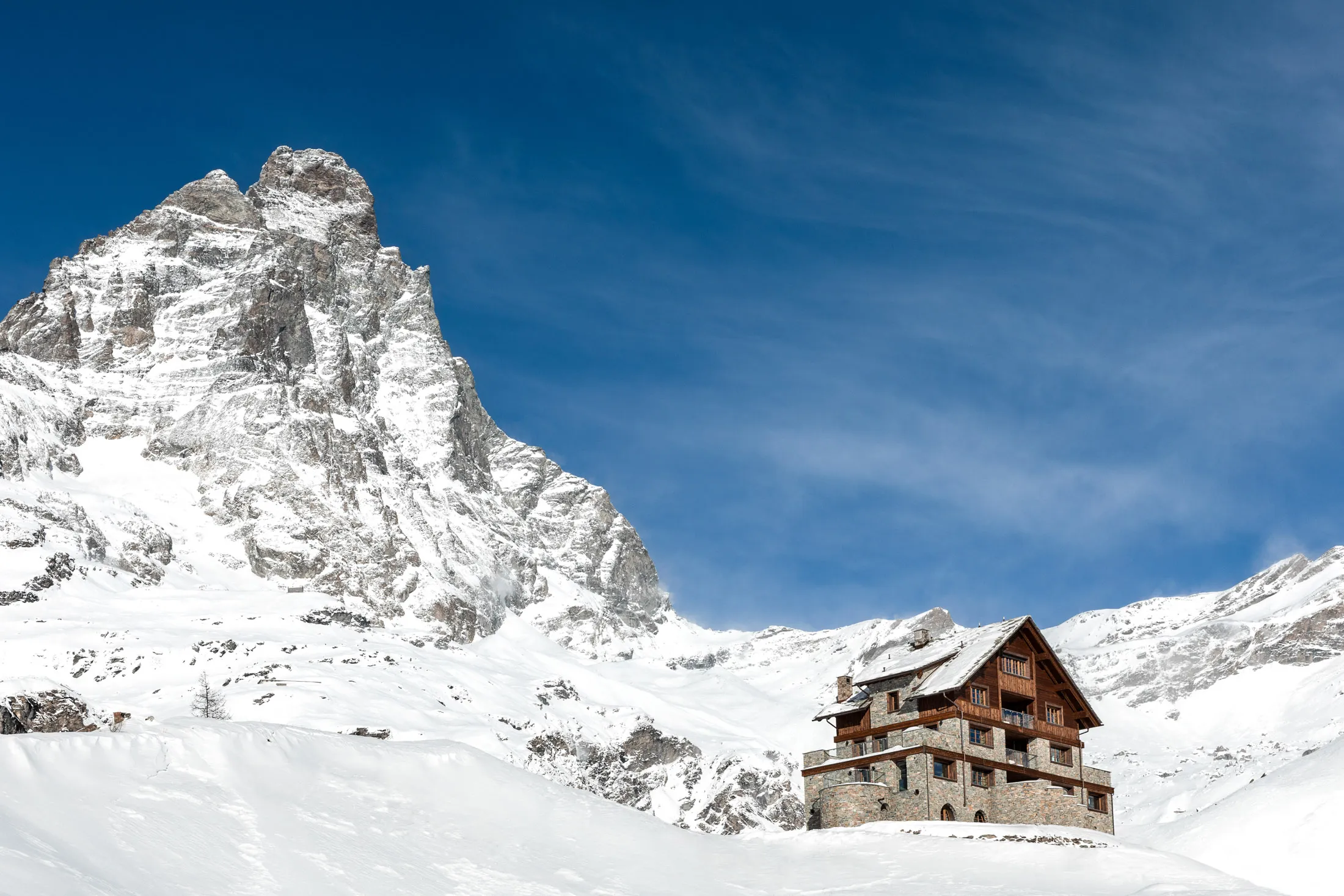 A Ski Chalet in the Italian Alps With Helipad, Jacuzzi Lists for $26 ...