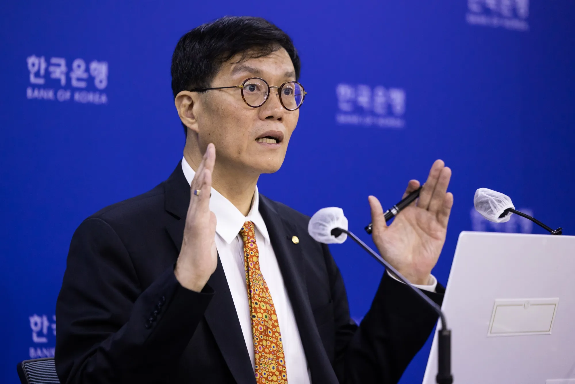 Governor Rhee Chang-yong after the Bank of Korea raises its key rates by half a point.