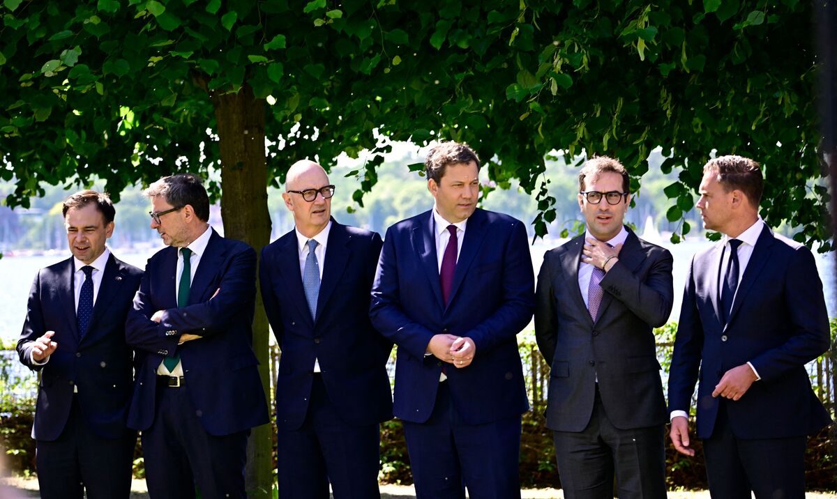 bloomberg.com - Kamil Kowalcze - EU's Economic Powers Seek Unity to Push Capital Markets Merger