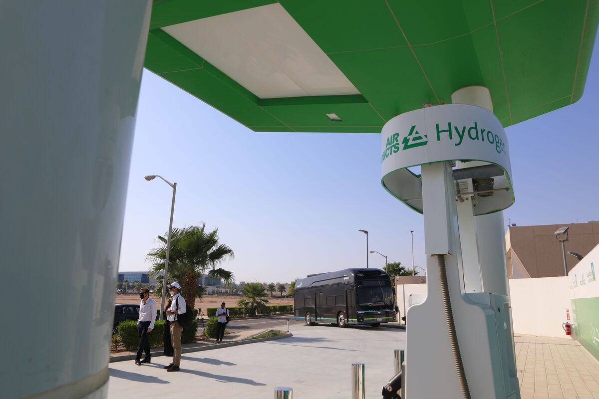 featured image thumbnail for post Saudi Arabia Said to Tee Up Multibillion-Dollar Bet on Hydrogen