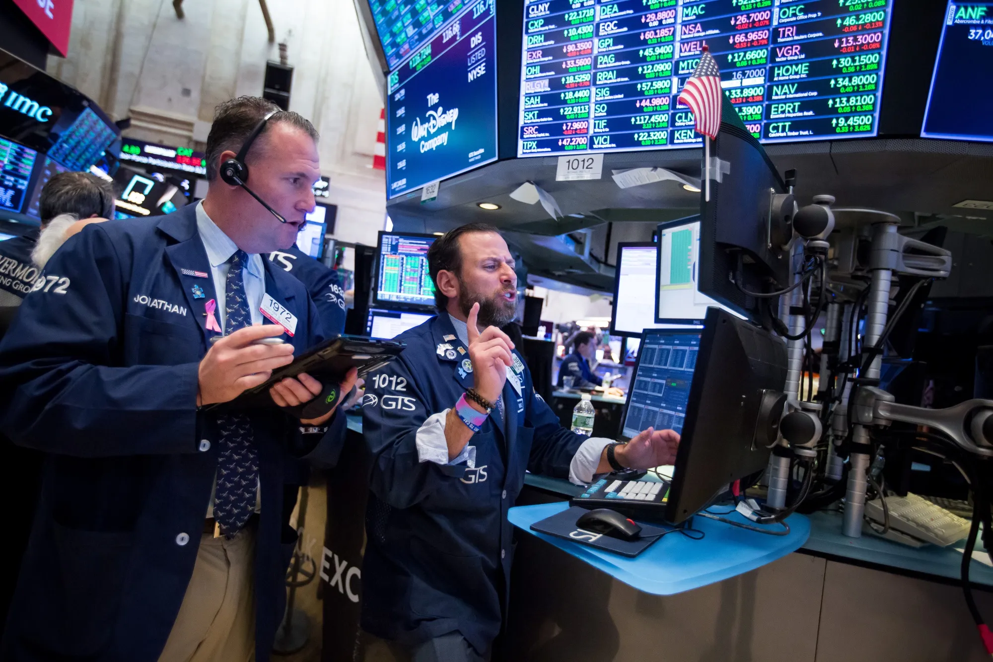 Trading On The Floor Of The NYSE As Tech Falls After Apple; Bonds Drop on Jobs Report 