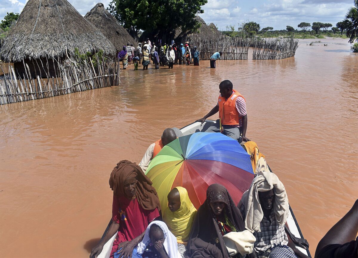 Death Toll In Kenyan Floods Hits 132 As Thousands Flee Homes - Bloomberg