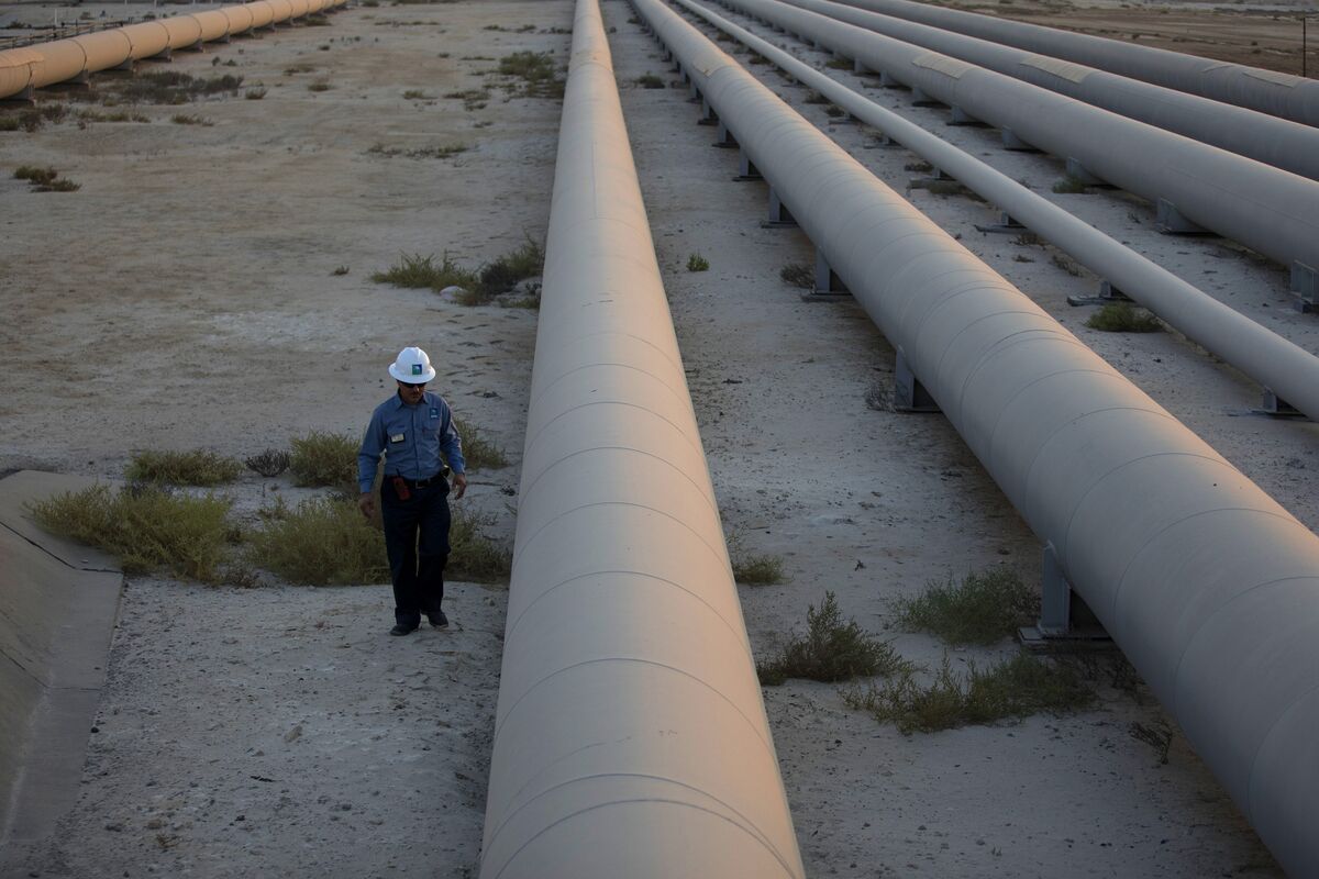 bloomberg.com - Salma El Wardany - Saudis Seek to Resume Half of Key Oil Pipeline Within Days
