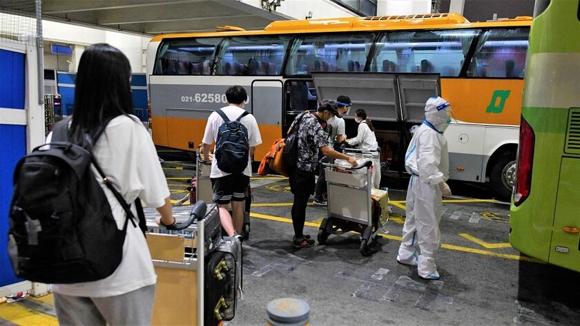 China Cuts Covid Quarantine To 10 Days For Travelers And Close Contacts ...