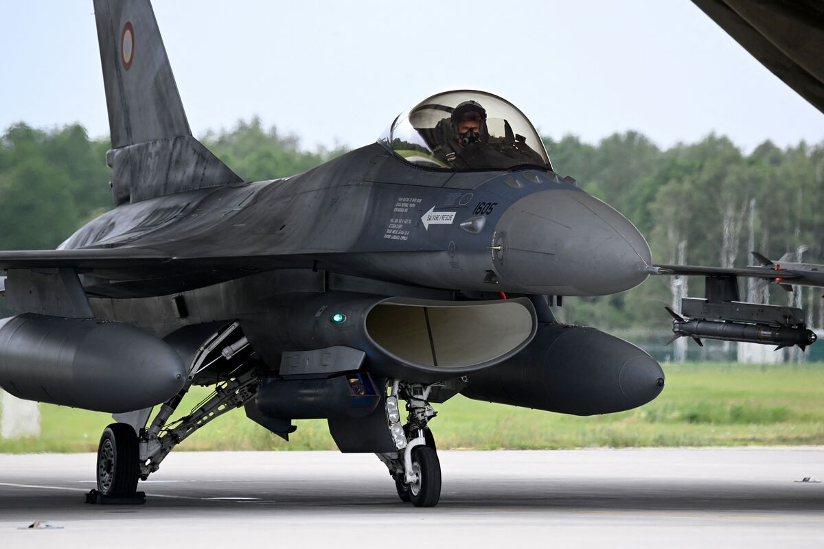 NATO jets shot down unidentified drone that entered Lithuanian airspace from Belarus; air alerts sounded over Vilnius and Kaunas before interception
