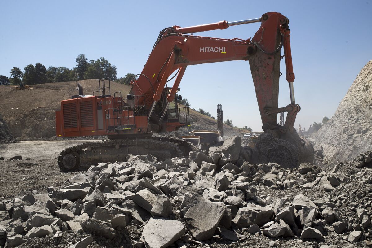 bloomberg.com - Yasutaka Tamura - Hitachi Construction Shares Drop After $740 Million Block Trade