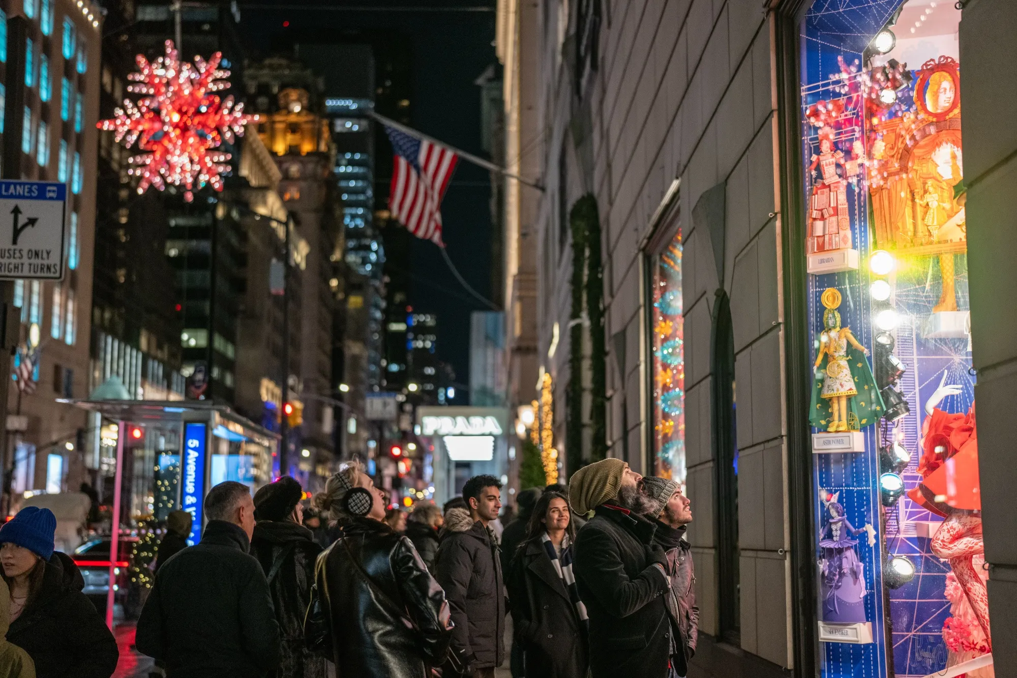 Shoppers look at a window display outside Bergdorf Goodman in New York on&nbsp;Dec. 21.