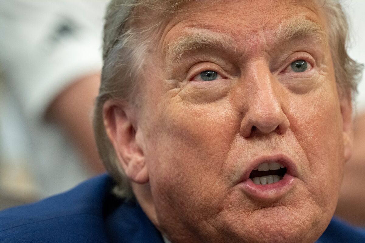 Trump Hints at Iran Talks as US Futures Waver Amid Mideast Tensions