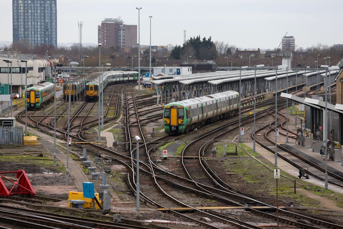 UK Government Must Act To Avoid Widespread Rail Strikes, Says Scottish ...