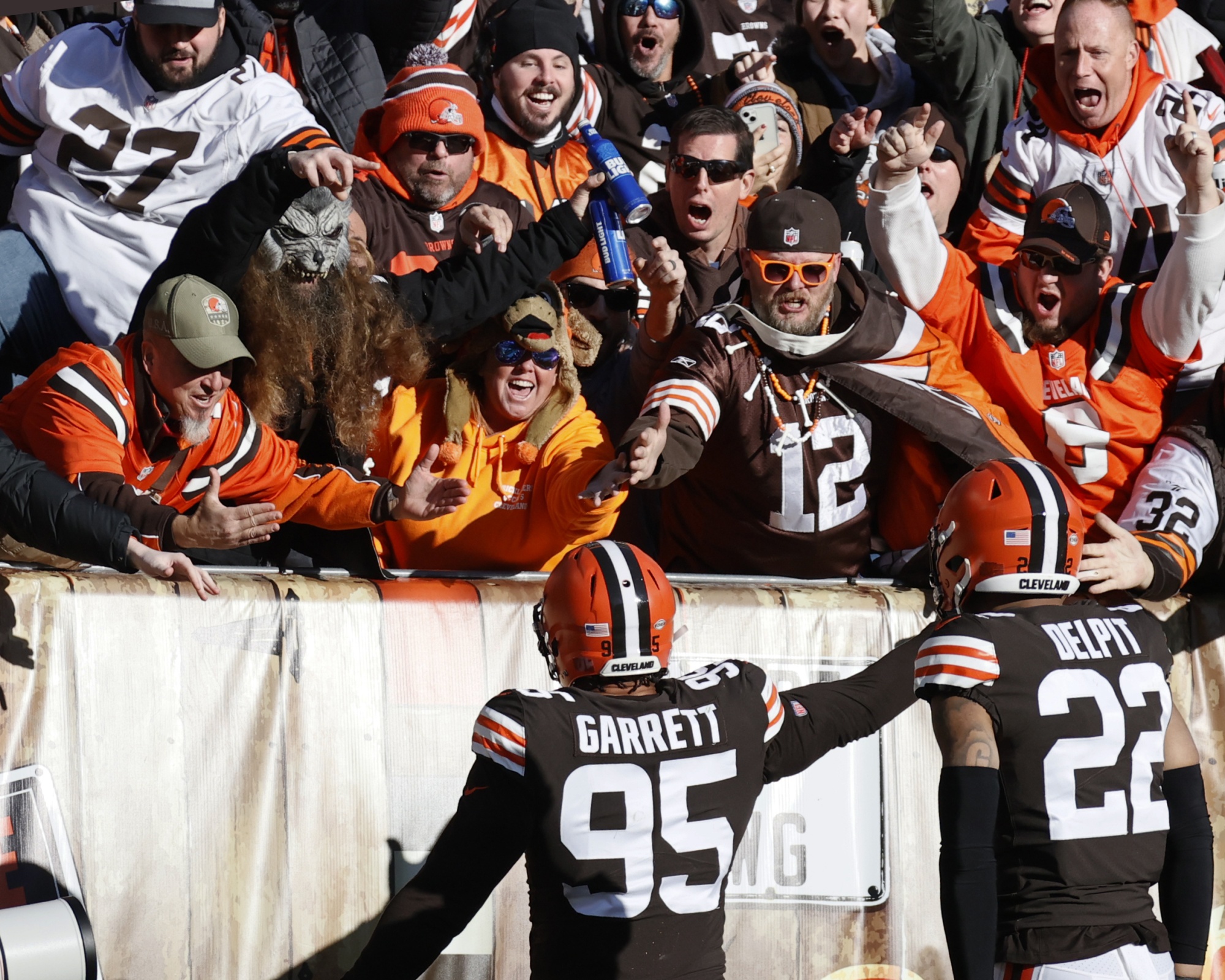 Garrett Backs Up Words, Browns Hang on to Beat Ravens 24-22 - Bloomberg