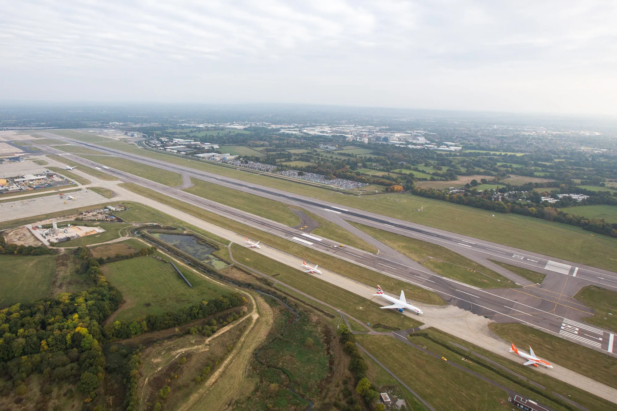 UK Approves Second Runway at London Gatwick Airport - Bloomberg