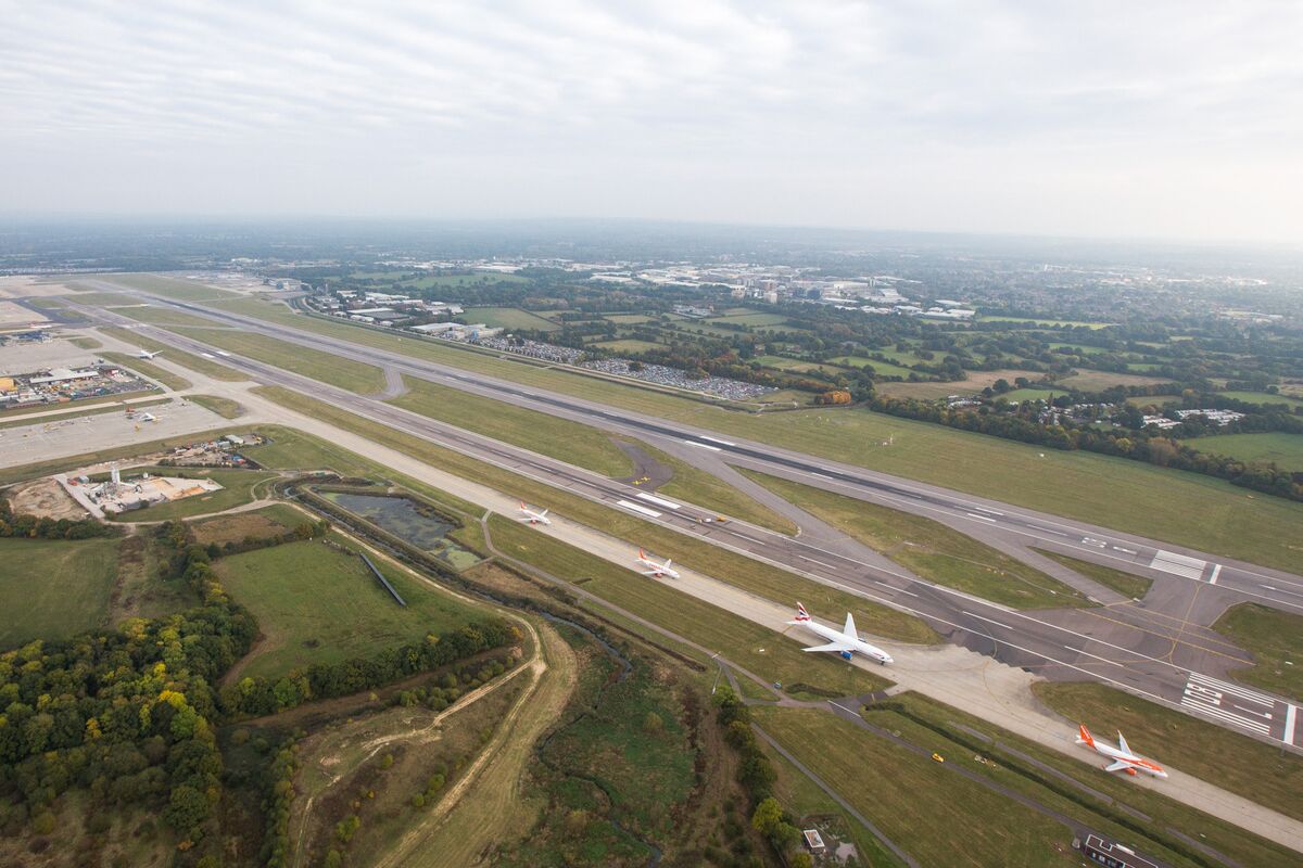 UK Approves Second Runway at London Gatwick in Growth Push